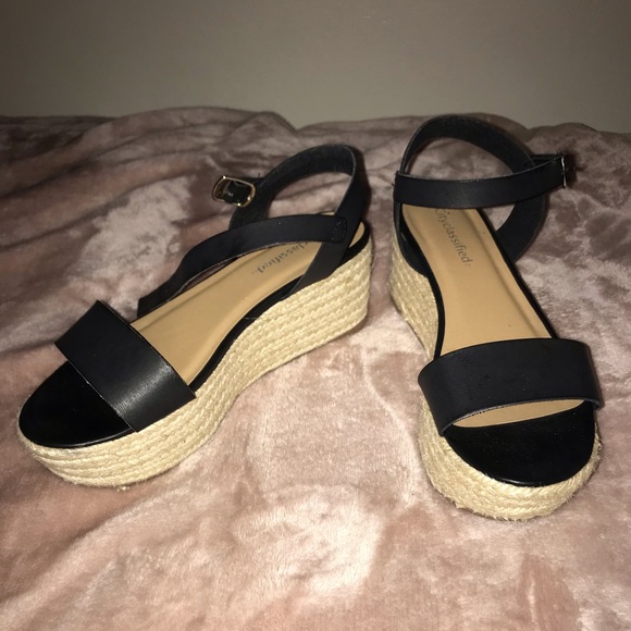 Platform sandals - Picture 2 of 3